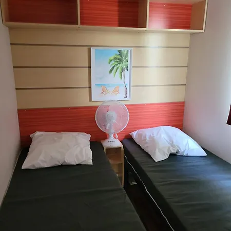 Vakantiehuis A Avec Piscine Partagee *