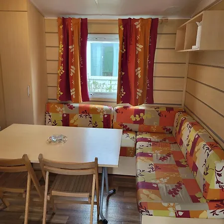 A Avec Piscine Partagee Vakantiehuis