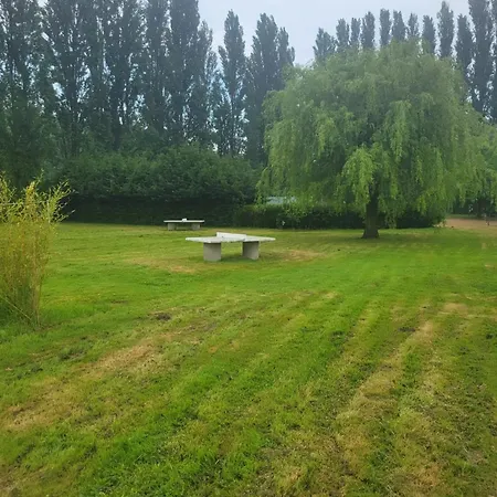 à Avec Piscine Partagée Hébergement de vacances
