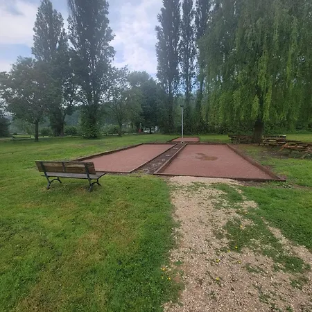 A Avec Piscine Partagee Vakantiehuis