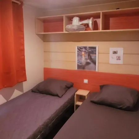 A Avec Piscine Partagee Vakantiehuis
