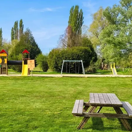 A Avec Piscine Partagee Vakantiehuis
